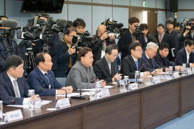 이낙연 국무총리  고용산업위기대응지역 현장 간담회