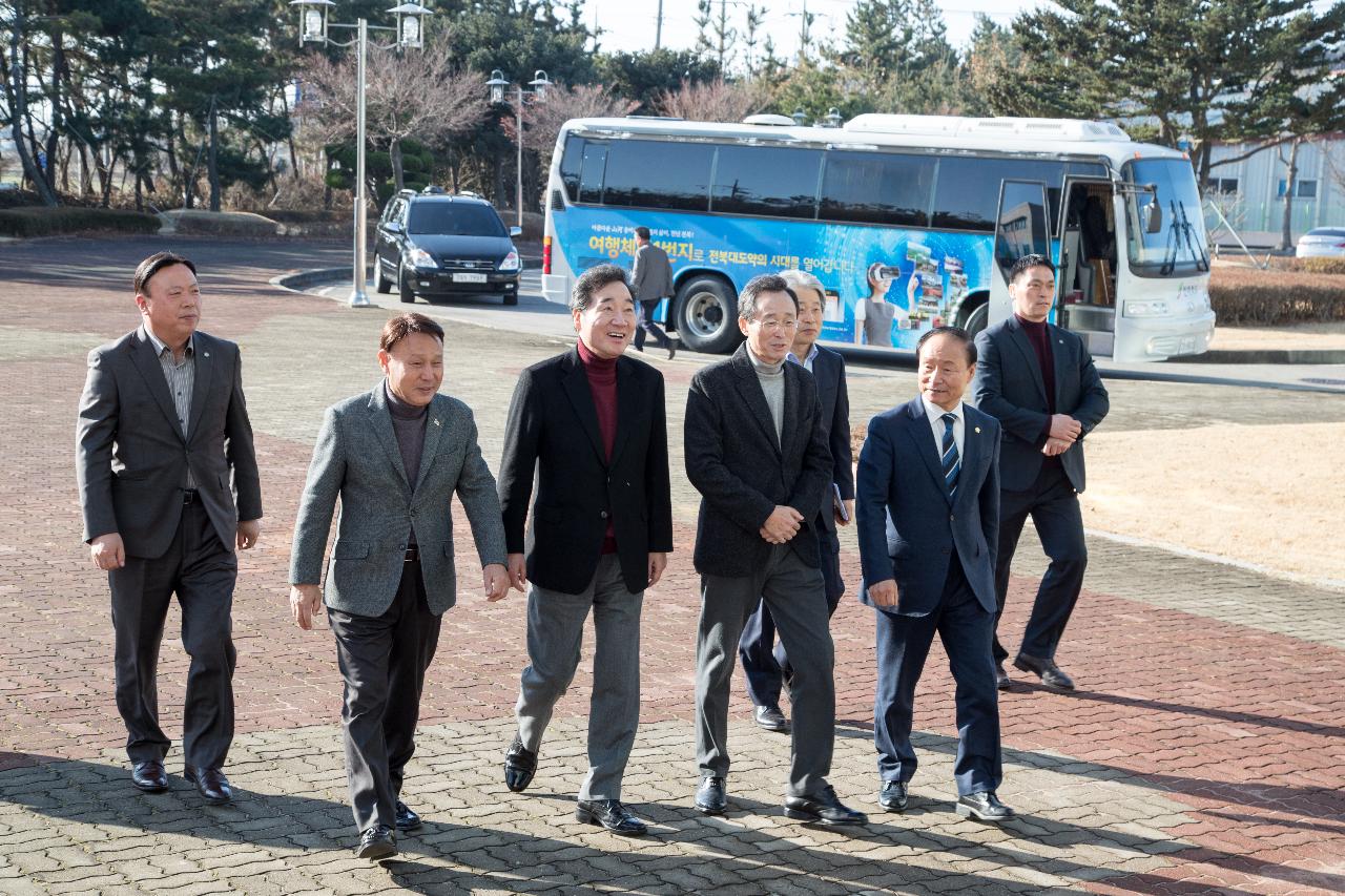 이낙연 국무총리  고용산업위기대응지역 현장 간담회