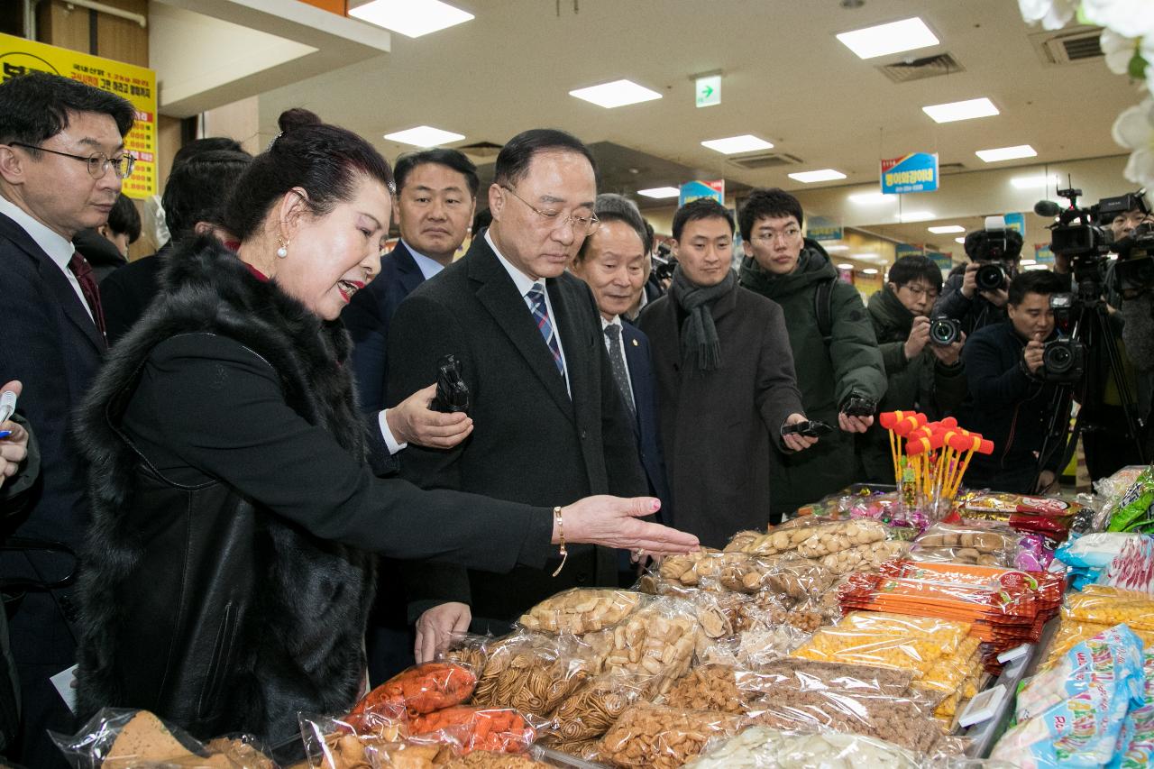 경제부총리 설 명절 전통시장 방문