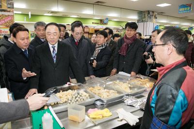 경제부총리 설 명절 전통시장 방문