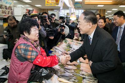 경제부총리 설 명절 전통시장 방문