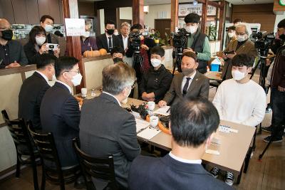 이재명 경기도지사 공공배달앱 개발전략 수립을 위한 군산방문