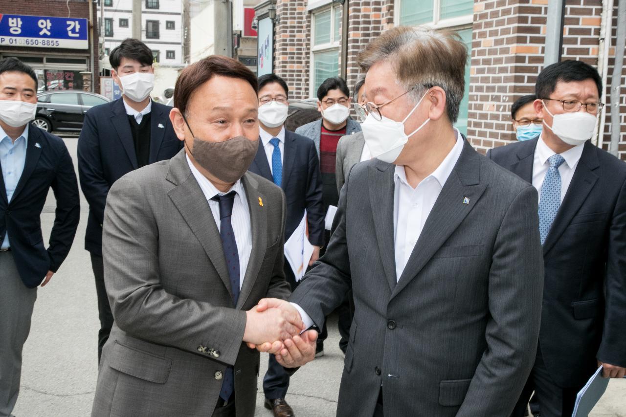 이재명 경기도지사 공공배달앱 개발전략 수립을 위한 군산방문