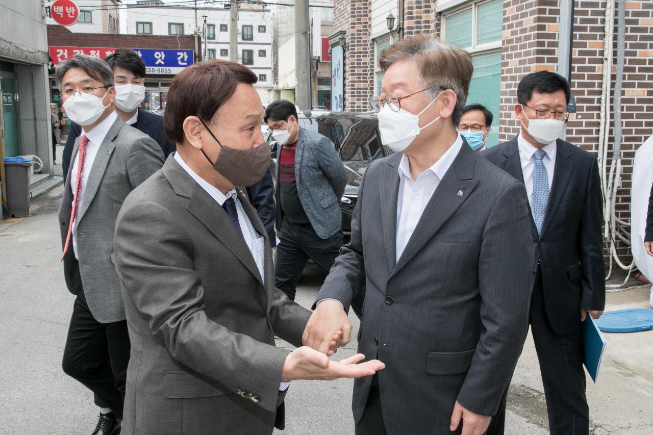 이재명 경기도지사 공공배달앱 개발전략 수립을 위한 군산방문