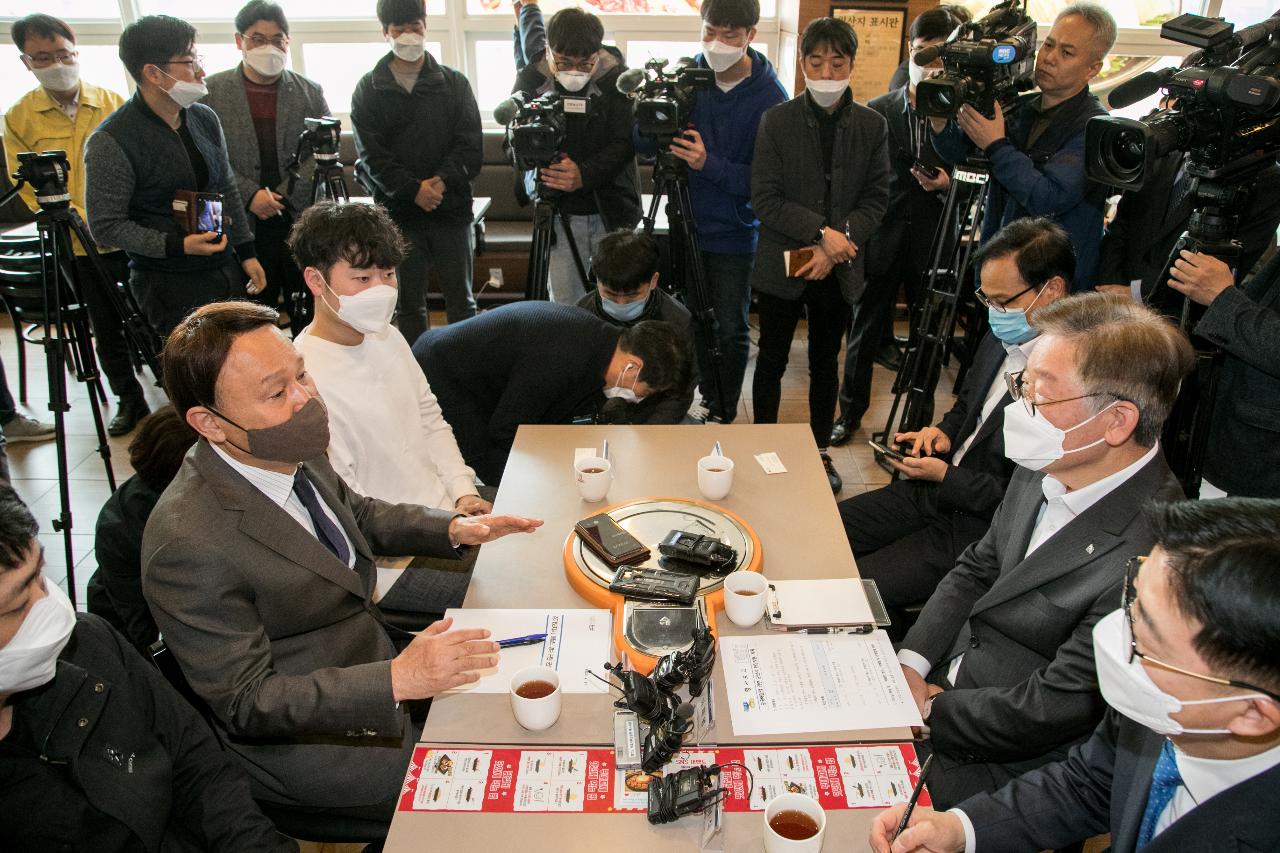 이재명 경기도지사 공공배달앱 개발전략 수립을 위한 군산방문