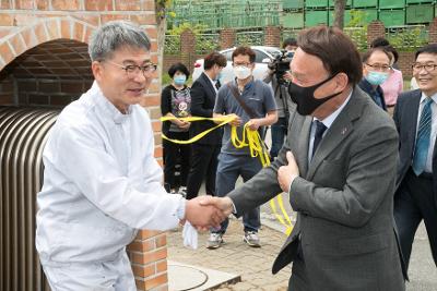 군산시 유망강소기업 현판식