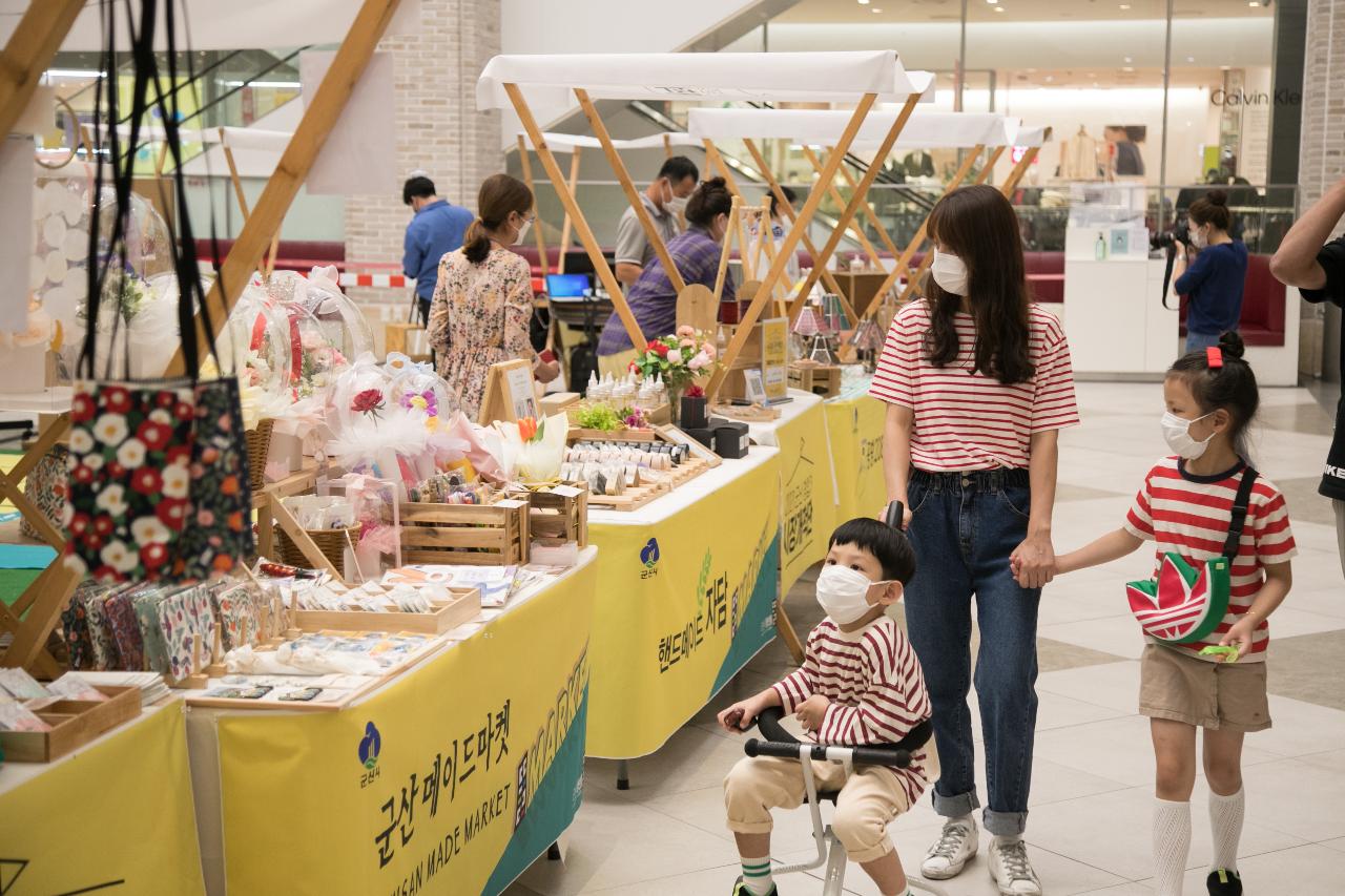 지역 창업기업 제품 홍보 판매 격려 방문