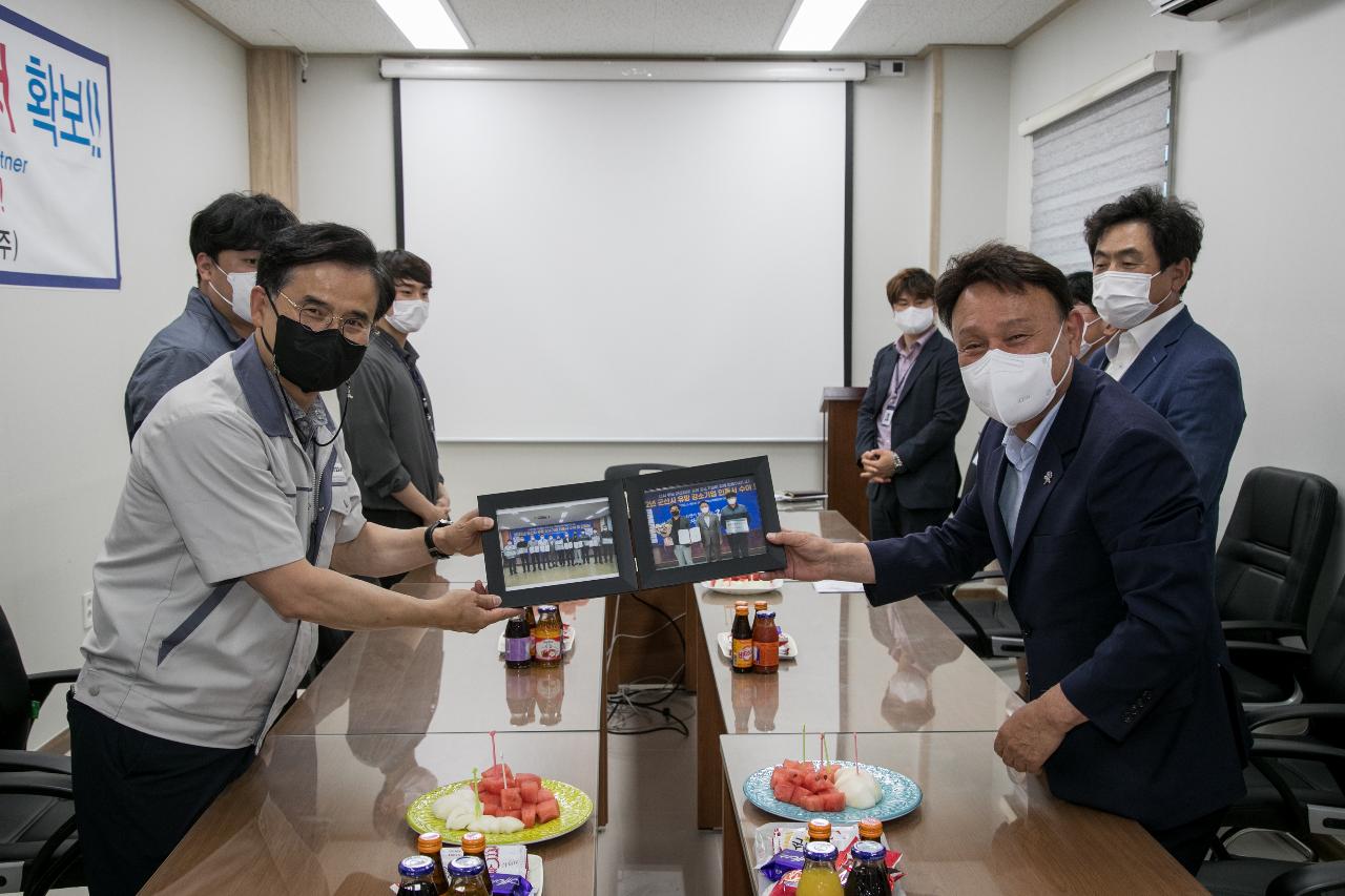 2022년 군산시 유망 강소기업 현판식