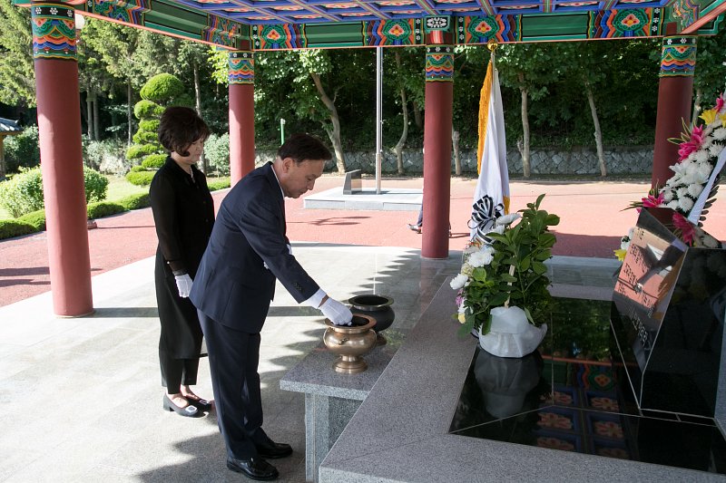 민선8기 출범 군경합동묘지 참배