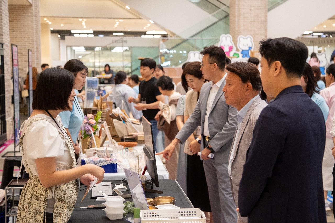 군산시 청년뜰 창업센터 롯데몰 연계 팝업부스 행사