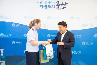 미공군 제8전투비행단 신임단장 시청 예방
