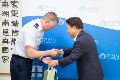 미공군 제8전투비행단 신임단장 시청 예방