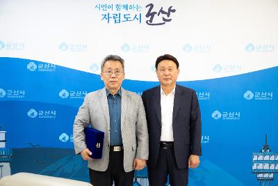 주광영 군산시립합창단 지휘자 감사패 수여식