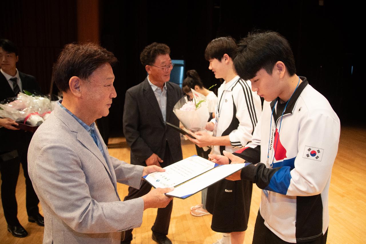 2025년 예술 체육 기능 상업 과학 분야 지역인재 장학증서 수여식