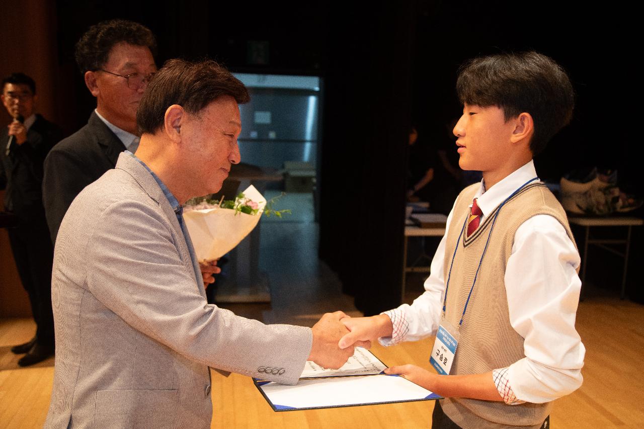 2025년 예술 체육 기능 상업 과학 분야 지역인재 장학증서 수여식