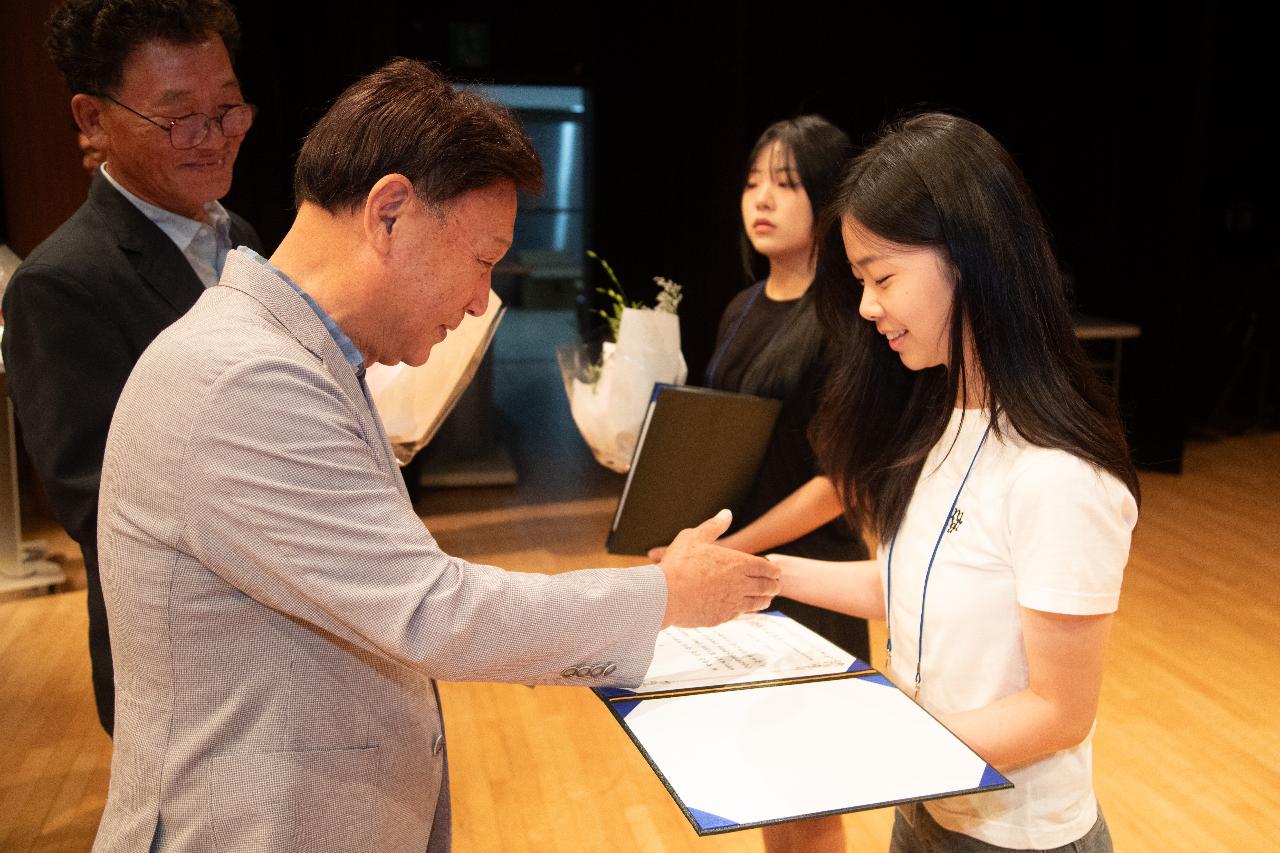 2025년 예술 체육 기능 상업 과학 분야 지역인재 장학증서 수여식