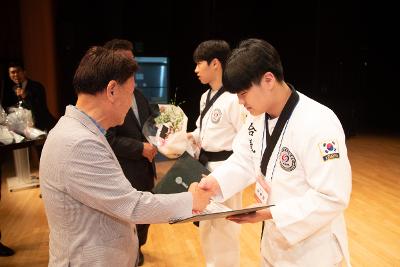 2025년 예술 체육 기능 상업 과학 분야 지역인재 장학증서 수여식