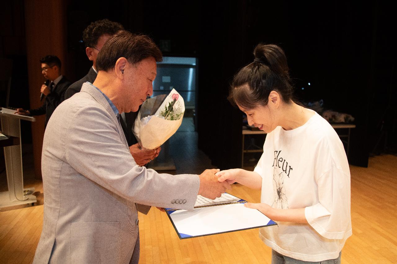 2025년 예술 체육 기능 상업 과학 분야 지역인재 장학증서 수여식