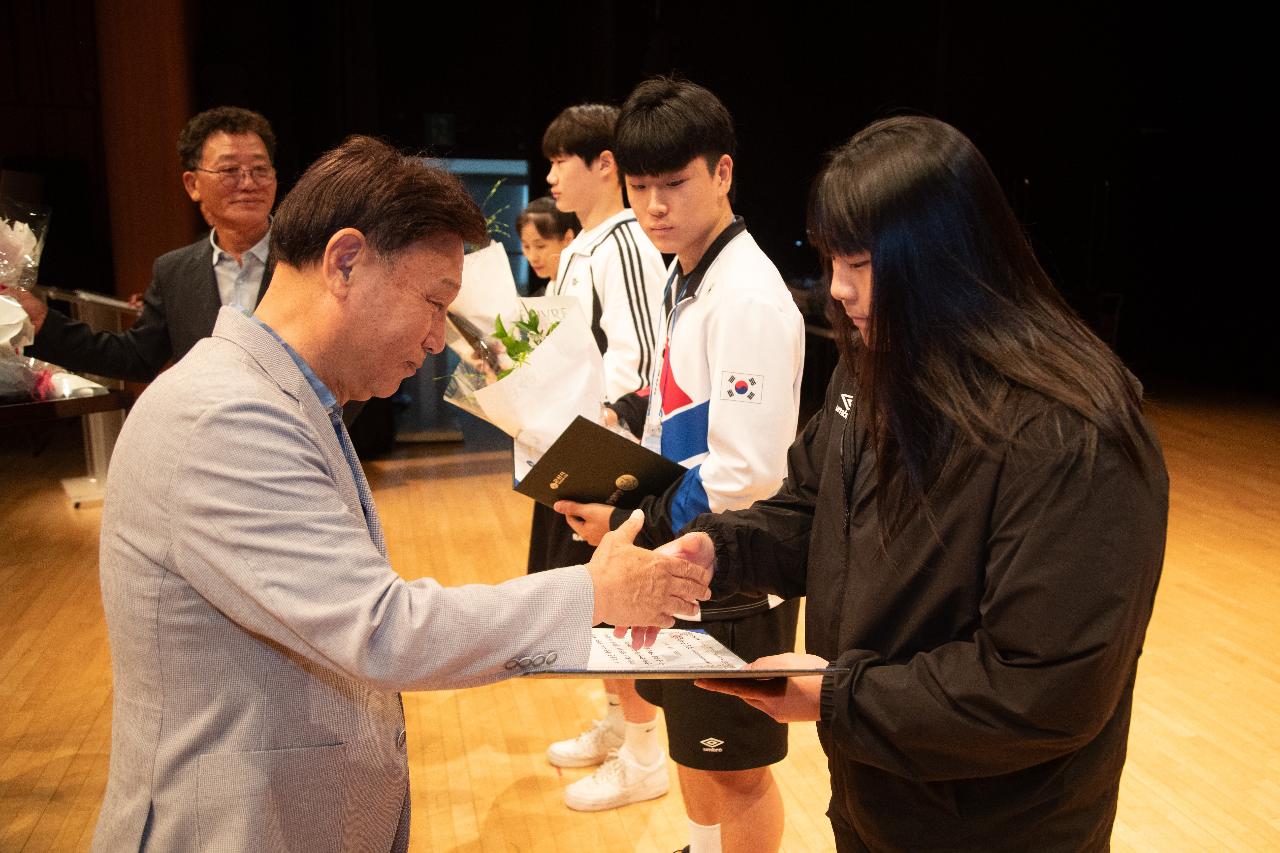 2025년 예술 체육 기능 상업 과학 분야 지역인재 장학증서 수여식