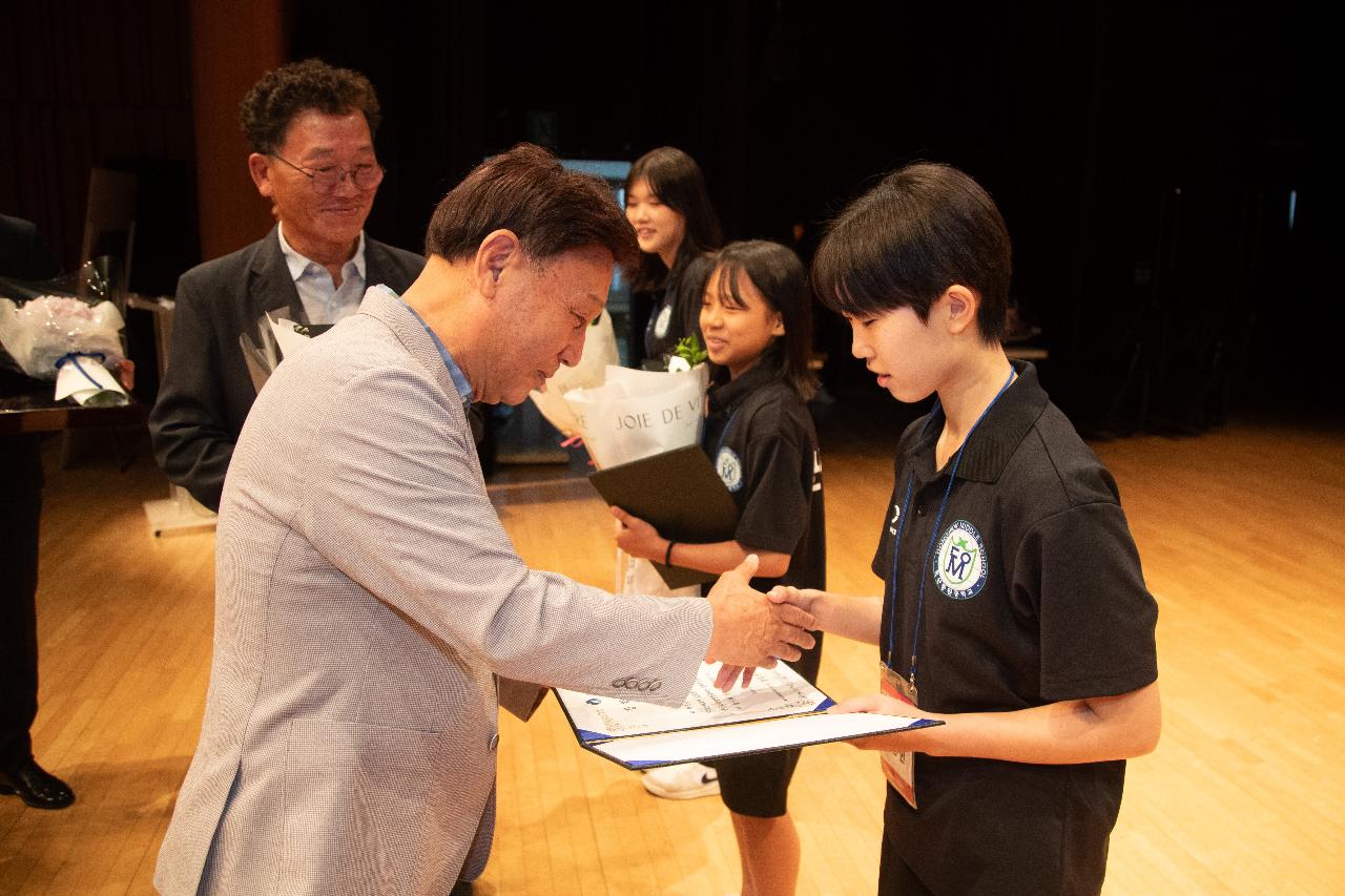 2025년 예술 체육 기능 상업 과학 분야 지역인재 장학증서 수여식
