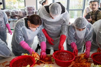 K-푸드 문화체험 주한미군과 함께하는 김장과 情버무리