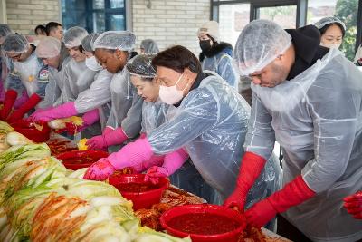 K-푸드 문화체험 주한미군과 함께하는 김장과 情버무리