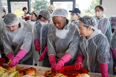 K-푸드 문화체험 주한미군과 함께하는 김장과 情버무리