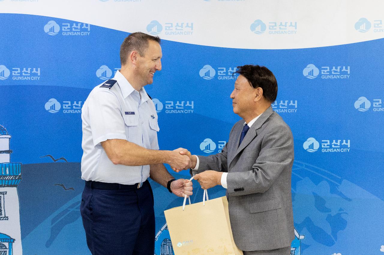 미공군 제8전투비행단 신임단장 예방