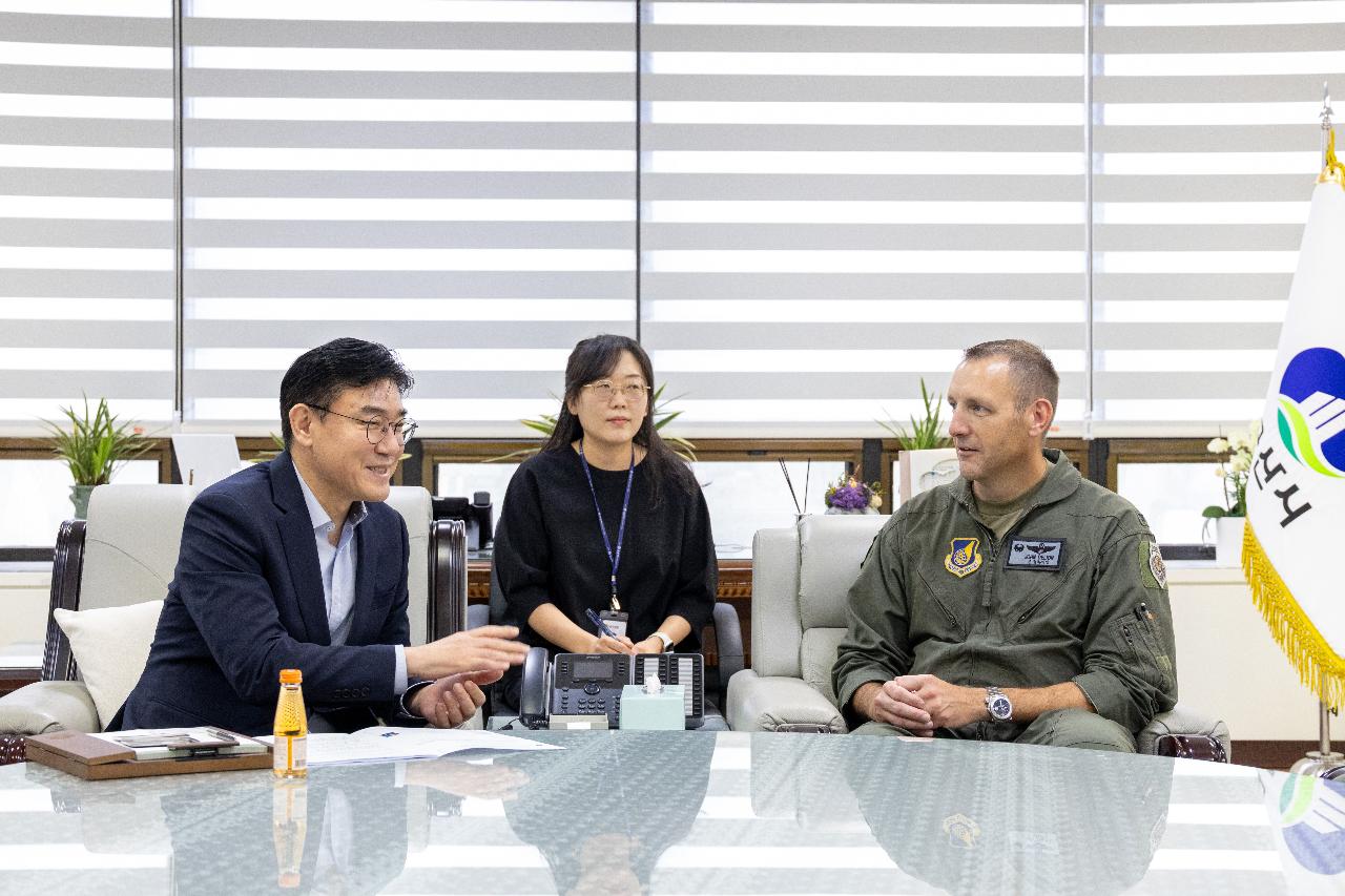 미공군 제8전투비행단 신임단장 예방
