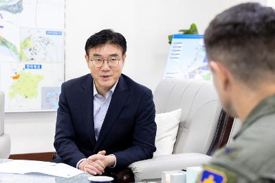 미공군 제8전투비행단 신임단장 예방