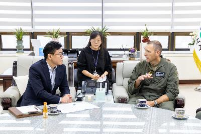 미공군 제8전투비행단 신임단장 예방