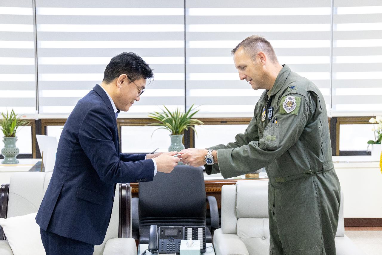 미공군 제8전투비행단 신임단장 예방