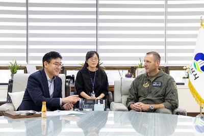 미공군 제8전투비행단 신임단장 예방