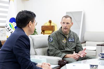 미공군 제8전투비행단 신임단장 예방