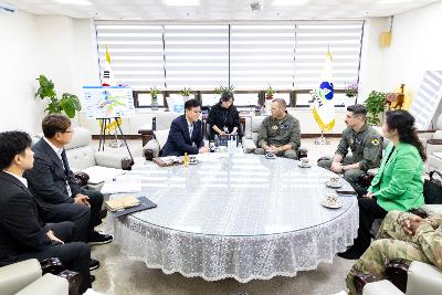 미공군 제8전투비행단 신임단장 예방