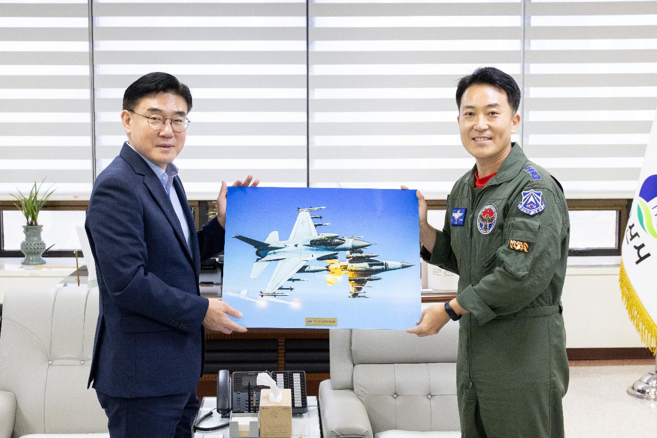 정책자문위원 위촉장 전달