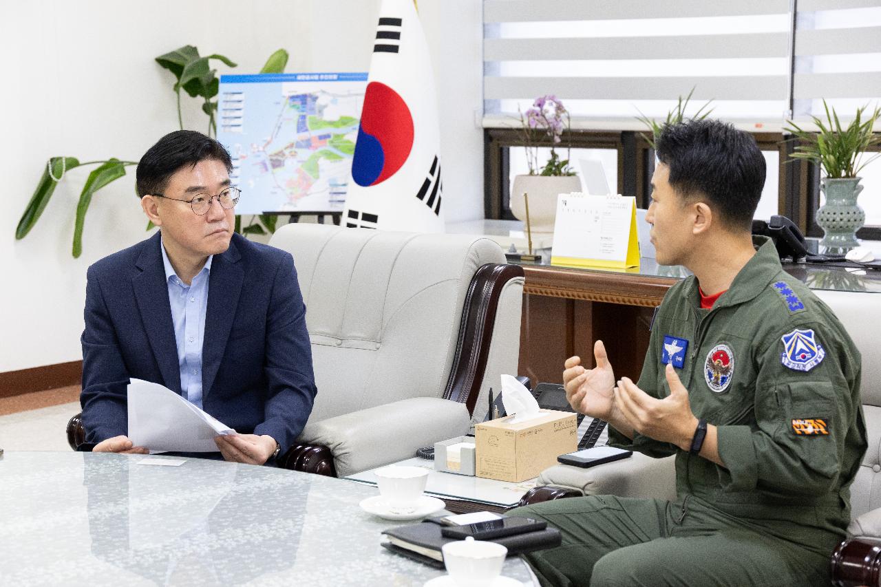 정책자문위원 위촉장 전달