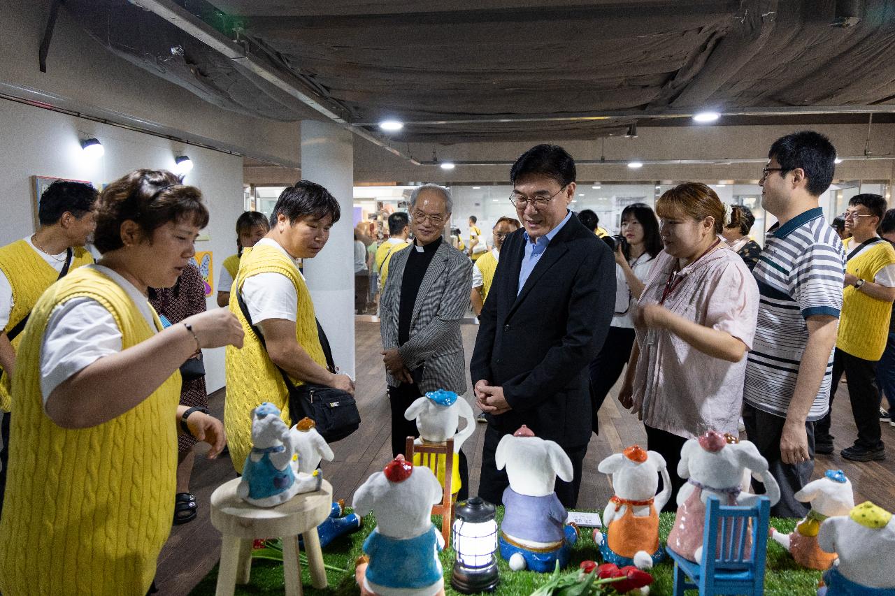 군산시 장애인기관 연합작품전시회