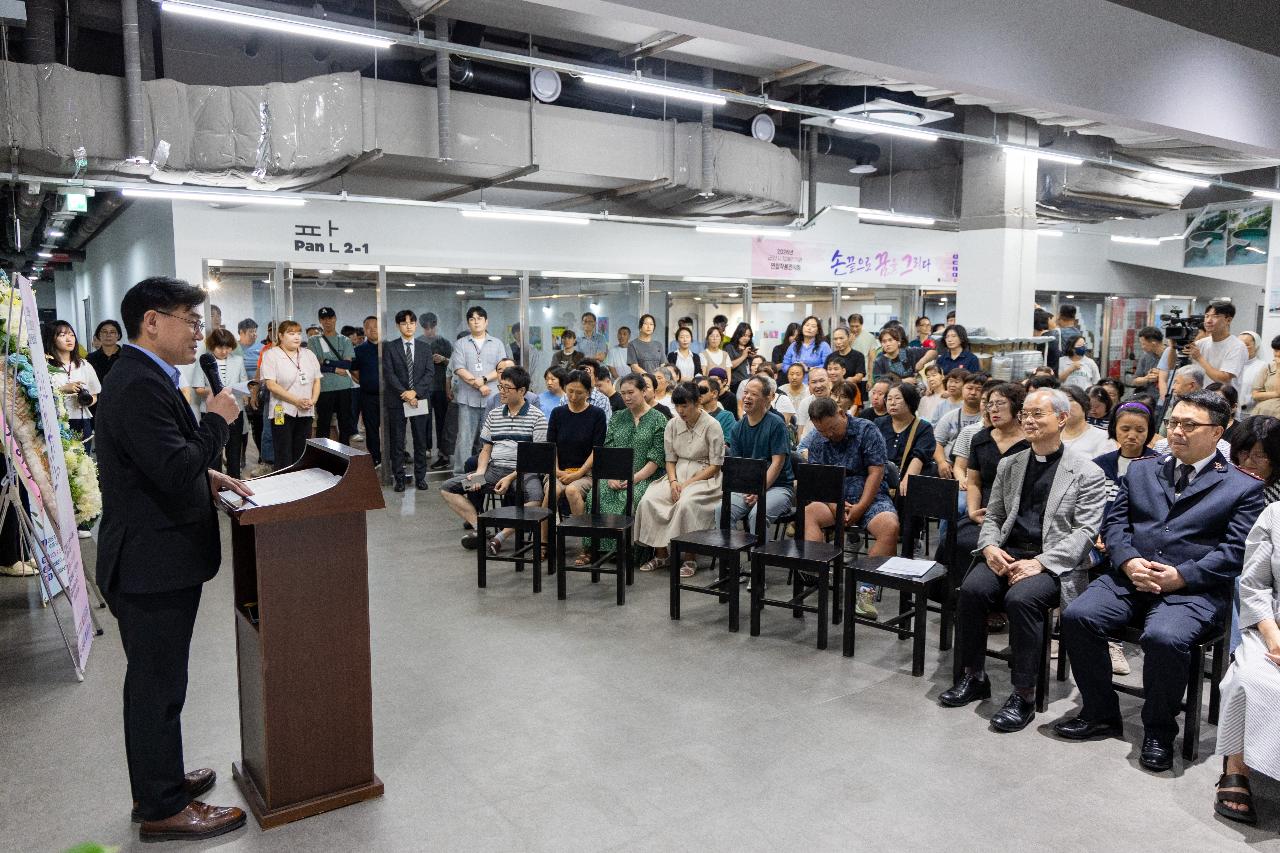 군산시 장애인기관 연합작품전시회