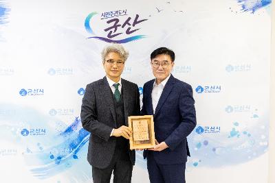 국제관계 명예 자문관 위촉증 수여식