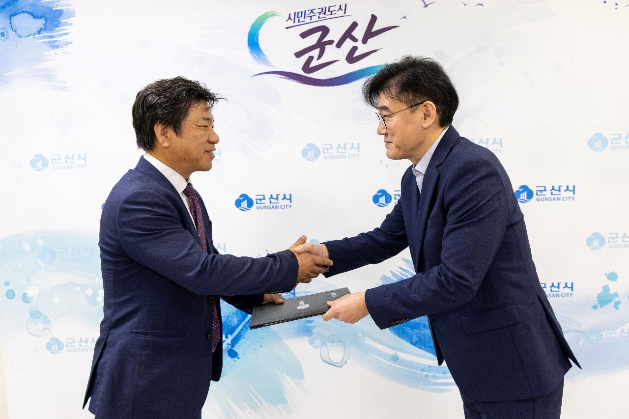 상권활성화재단 사무국장 및 먹거리재단 센터장 임명장 수여식